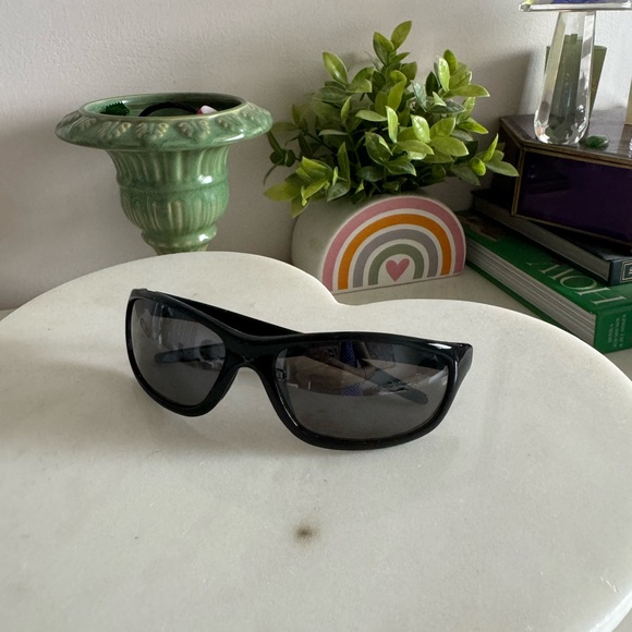 black sports sunglasses - Picture 4 of 4